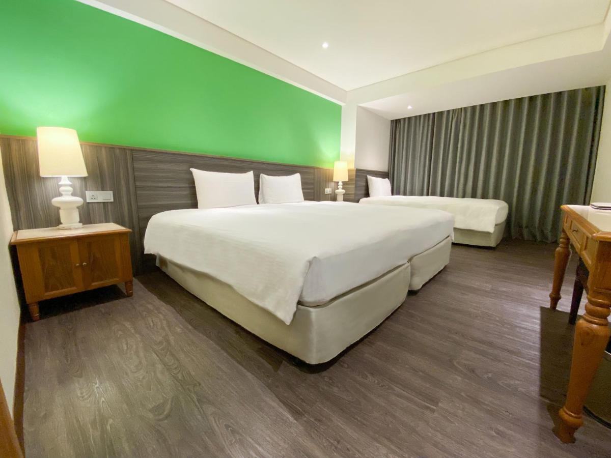 Green World Triple Beds Hotel Taipei Exterior photo