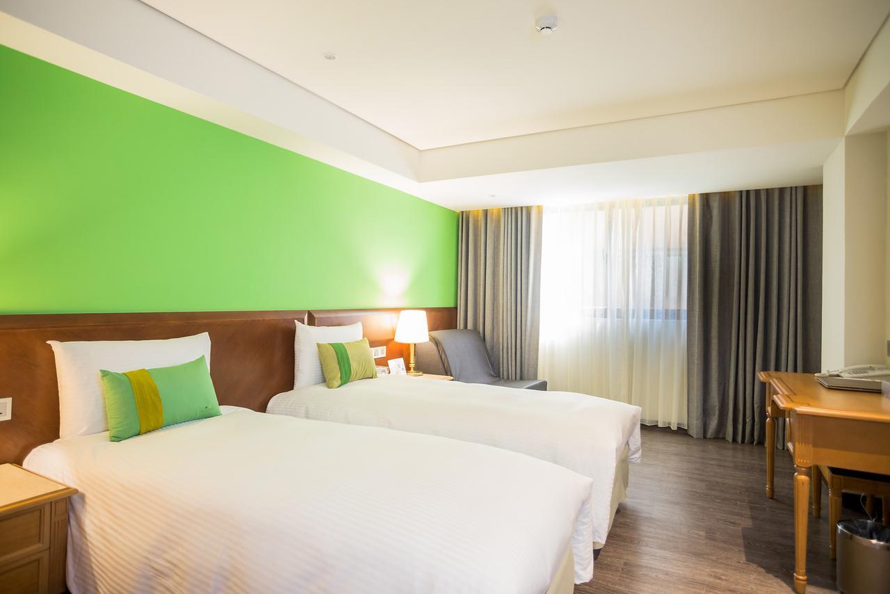 Green World Triple Beds Hotel Taipei Exterior photo